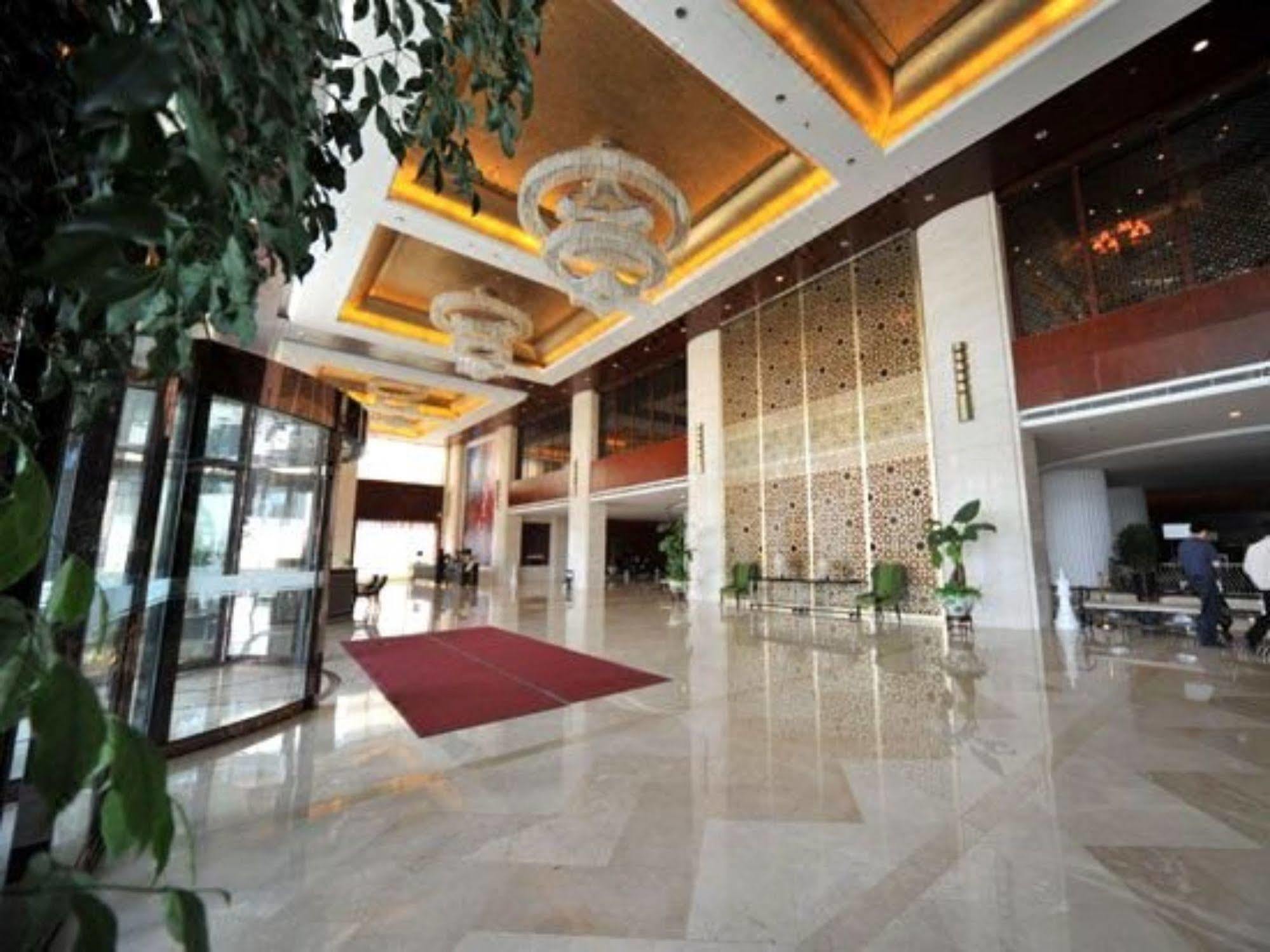 S&N Dalian Hotel Exteriör bild