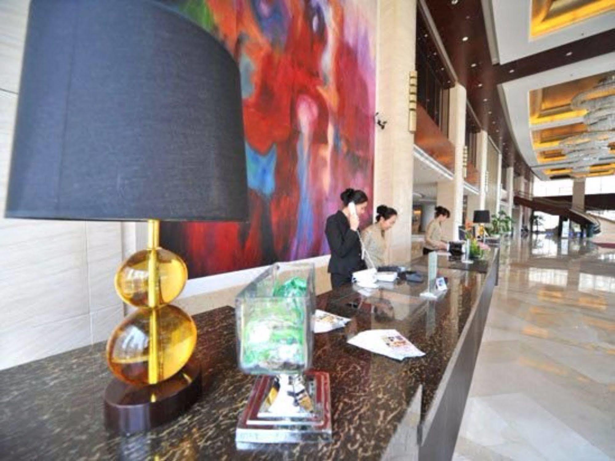 S&N Dalian Hotel Exteriör bild
