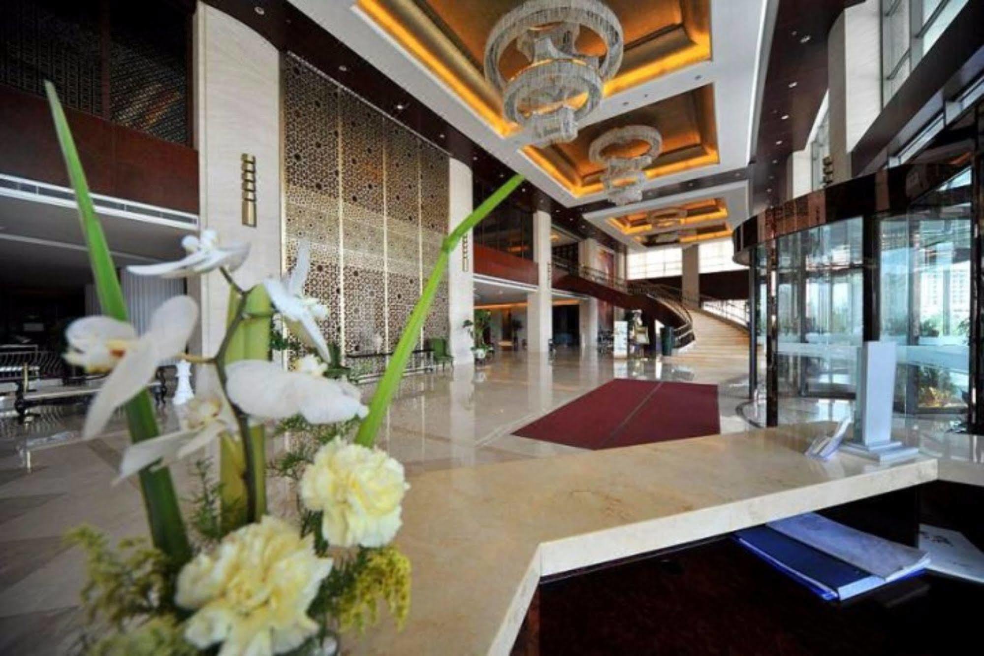 S&N Dalian Hotel Exteriör bild