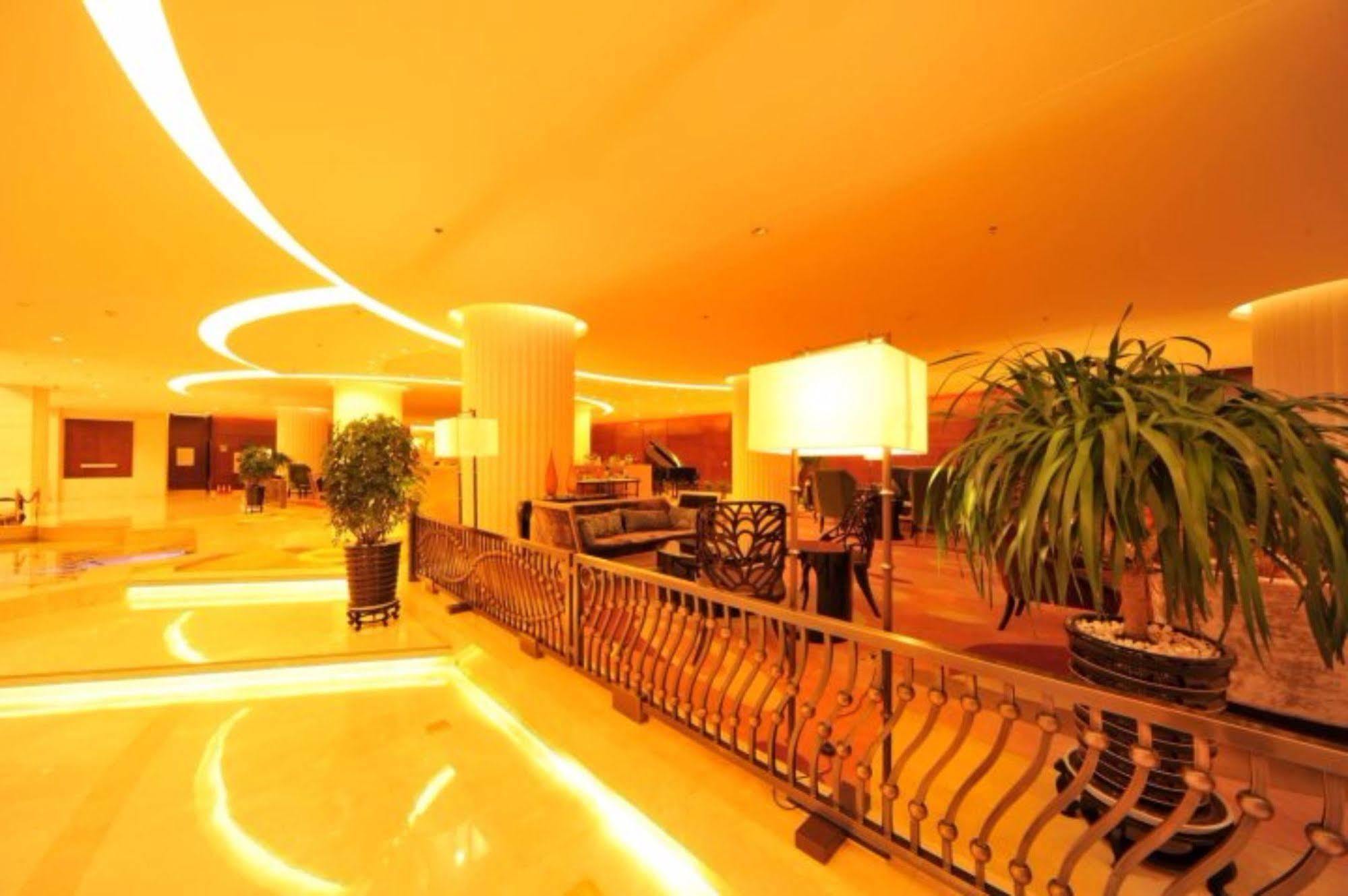 S&N Dalian Hotel Exteriör bild
